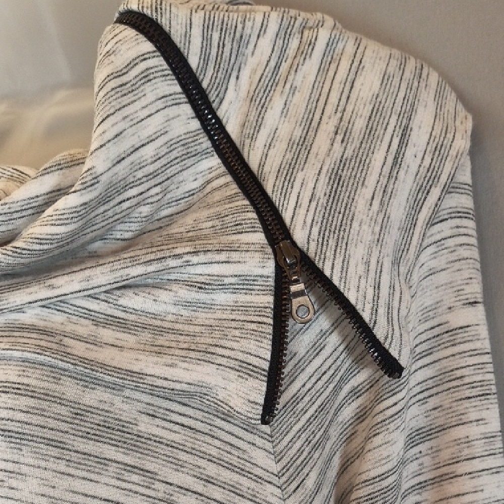 Ink Love And Peace Women's Zip Cowl Neck Gray Long Sleeve Top Size L - Picture 3 of 11